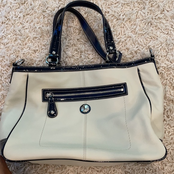 Coach Medium Tote * BRAND NEW - Picture 2 of 3